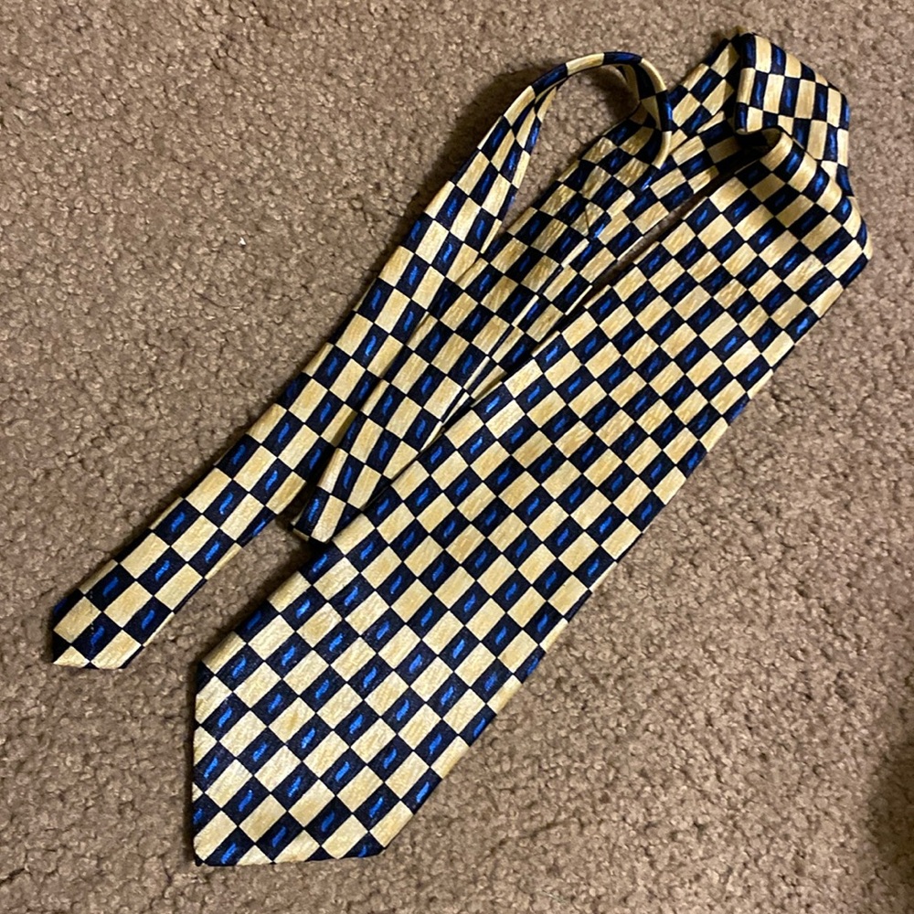 Vincenzo Tie.